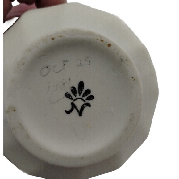 Vintage Capodimonte Porcelain Vase Creamer Pitcher 3D Roses Bisque, "N" Mark - Picture 6 of 8